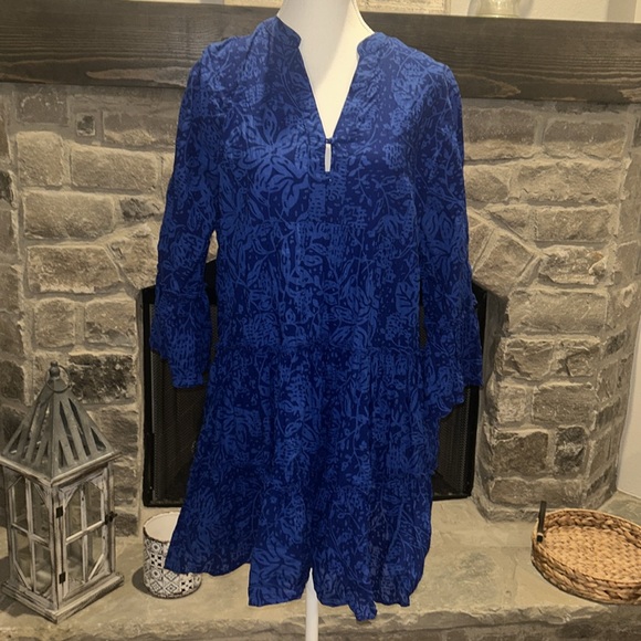 Tuckernuck Hyacinth House blue Tiered V-Neck Quidnet Mini Dress - Picture 5 of 8